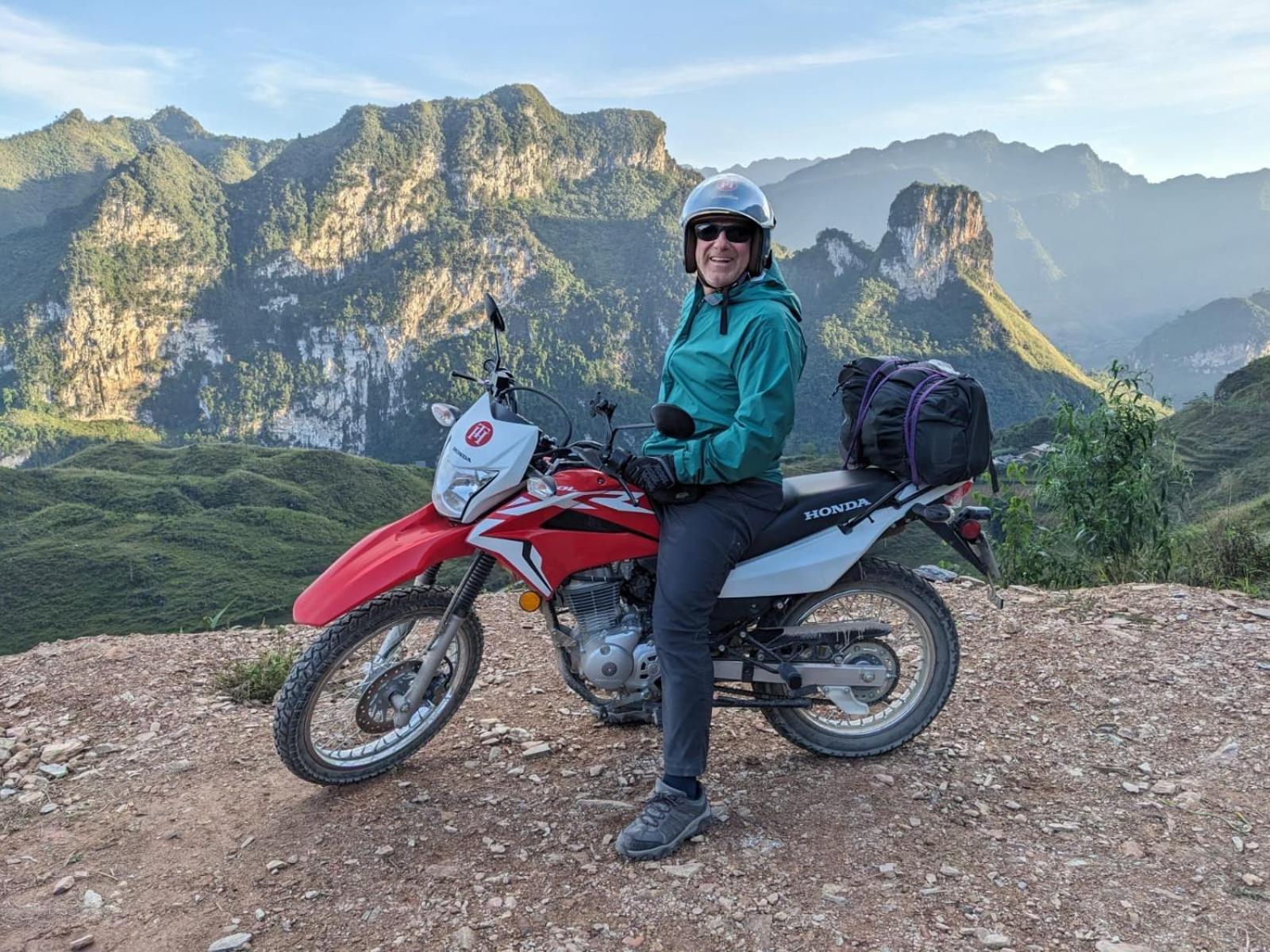 Hang Thuong Hostel - Motorbikes And Tour 河江 外观 照片