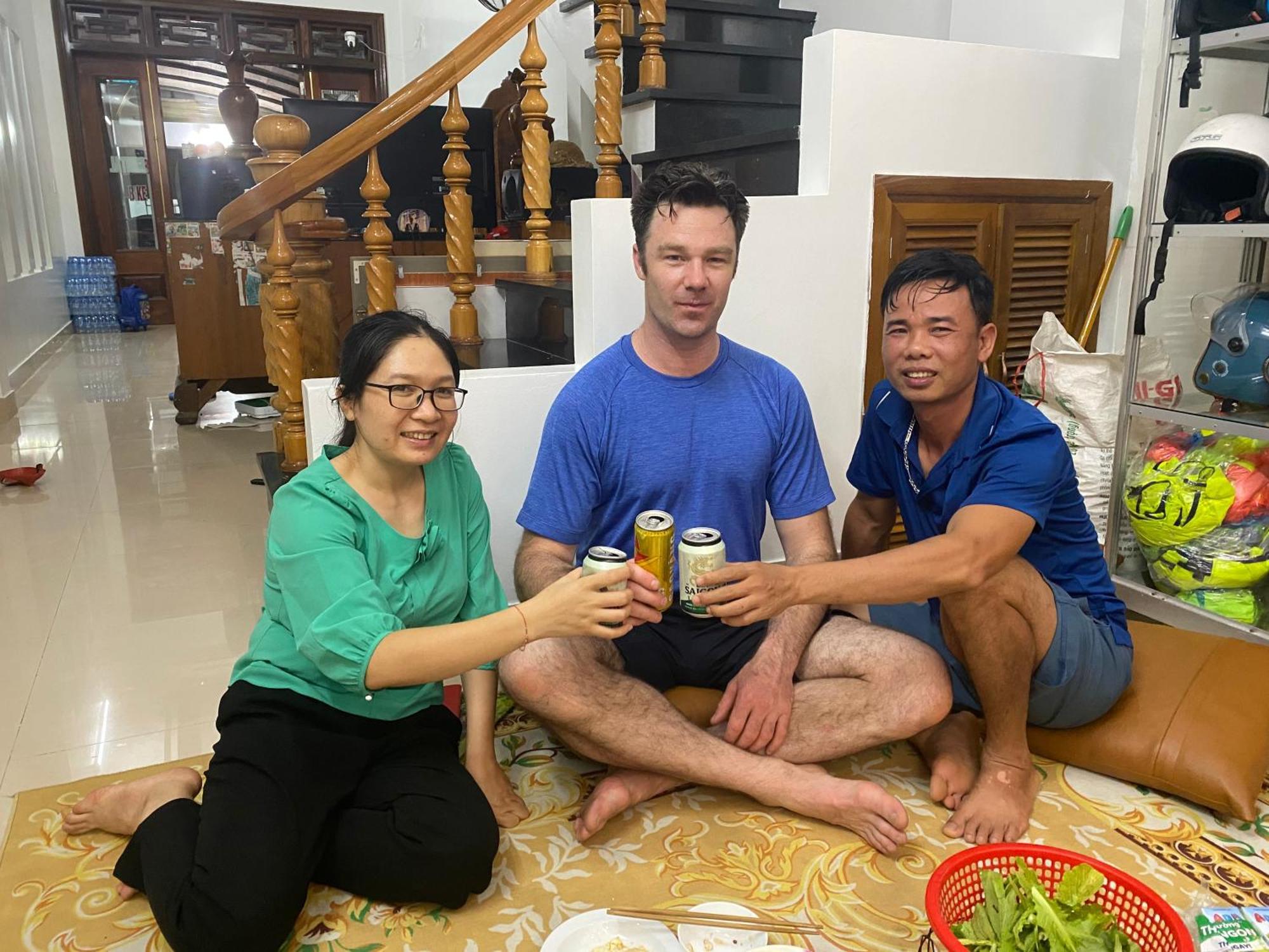 Hang Thuong Hostel - Motorbikes And Tour 河江 外观 照片
